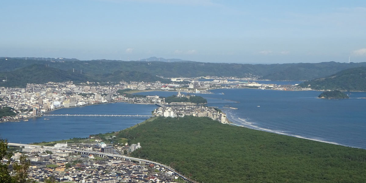 2025年10月の一枚：原口　和博さん（20期）「名護屋城遠望」（唐津・鏡山展望台より）