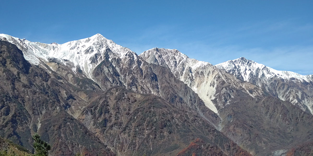 2026年2月の一枚：塚原　孝司さん（20期）「八方尾根からの白馬三山」