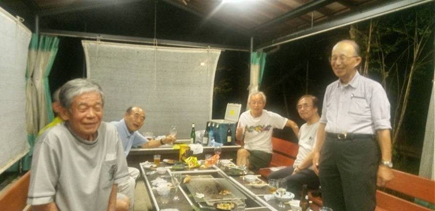 ����, �l, �V��, �L�b�`�� ���܂܂�Ă���摜

�����I�ɐ������ꂽ����